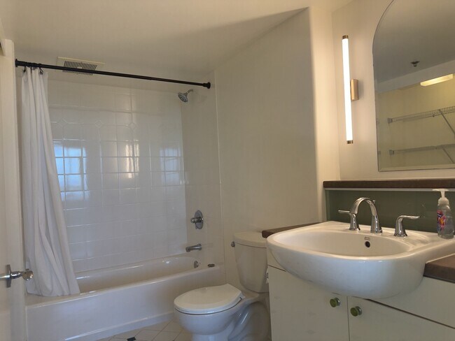 Building Photo - 1 bedroom in One Archer Lane