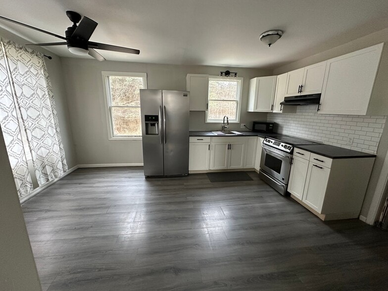 Building Photo - 8759 Stanton St