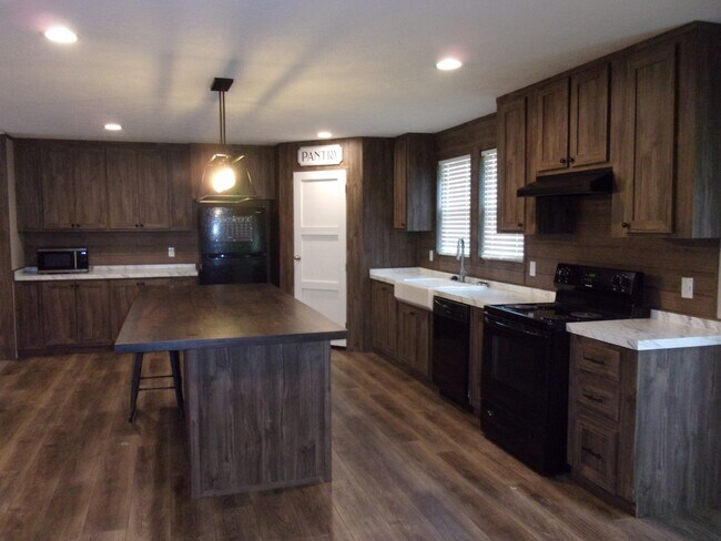 Building Photo - 811 Sitton Rd