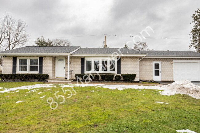 Primary Photo - Charming Ranch Home: 3 Bed, 2.5 Bath in Wa...