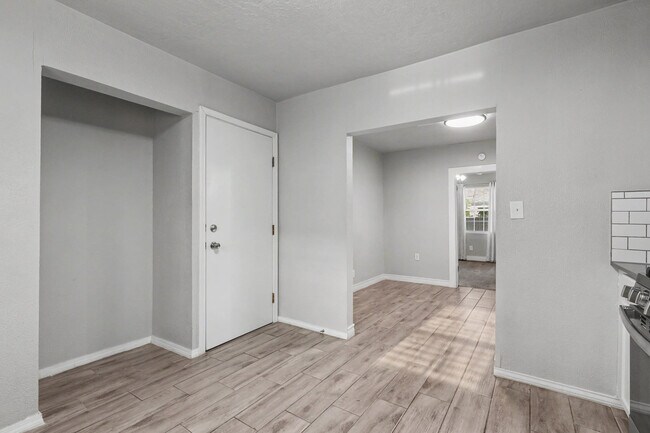 Building Photo - 537 SW 45th St