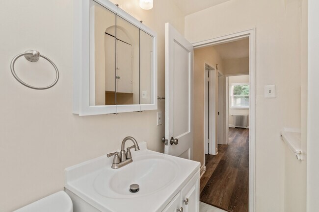 Building Photo - 2915 Oakford Ave