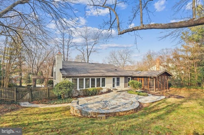 Building Photo - 6154 Beachway Dr