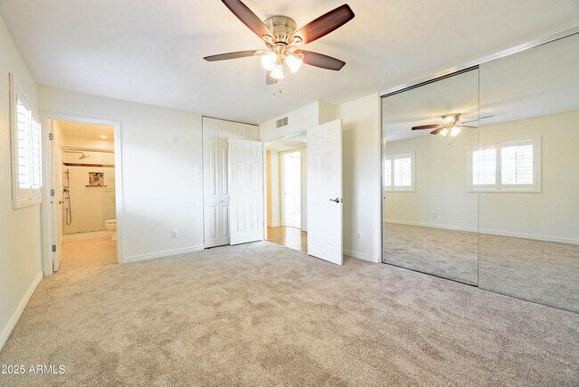 Building Photo - 2547 W Naranja Ave