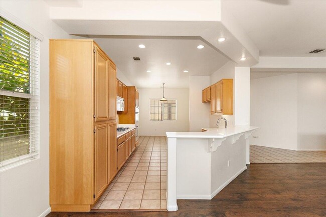Building Photo - 48640 Via Carisma