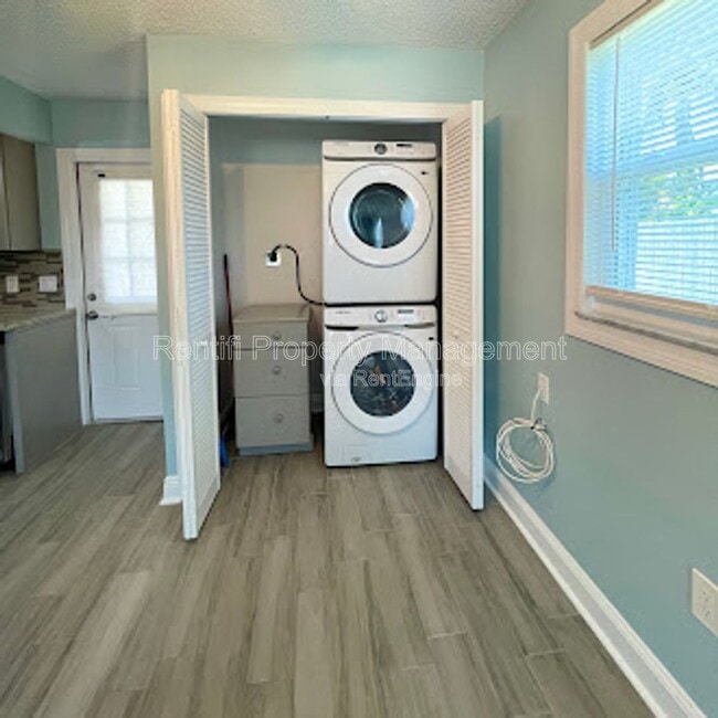 Building Photo - 17325 Whitewater Ct