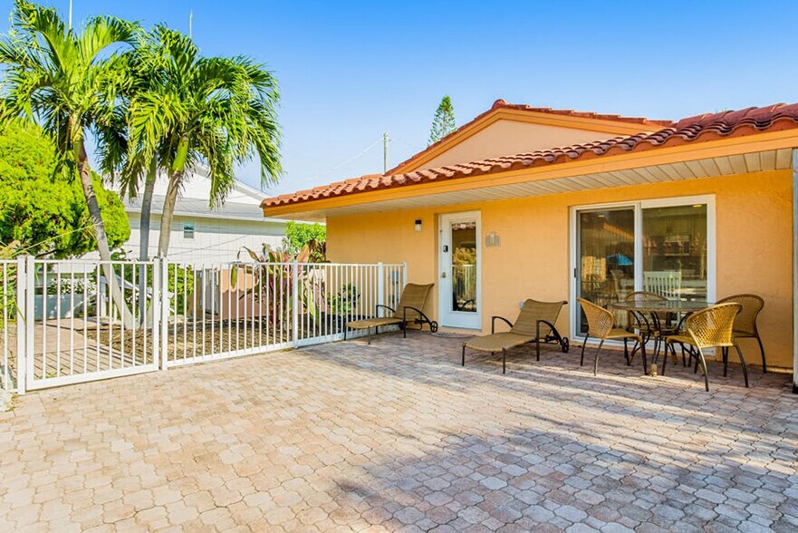 Building Photo - 7107 Gulf Dr