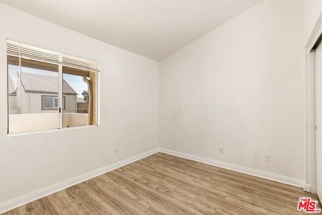 Building Photo - 1836 E Ave J2