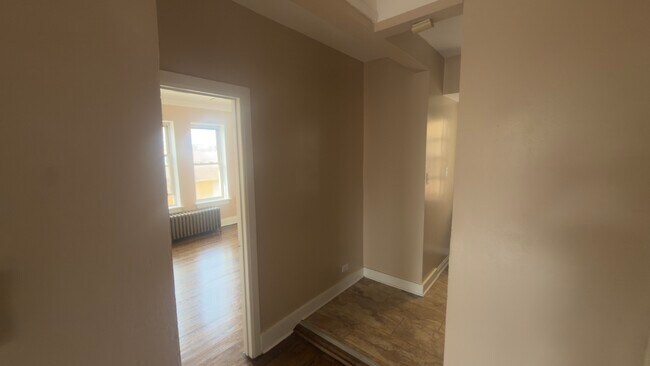 Building Photo - 8054 s Hermitage