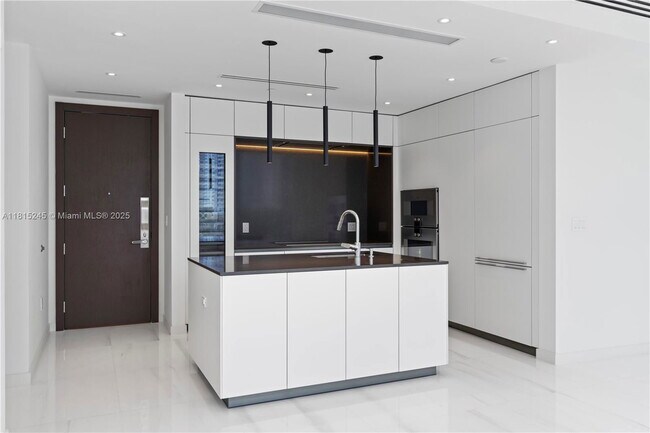 Primary Photo - 300 Biscayne Blvd Way