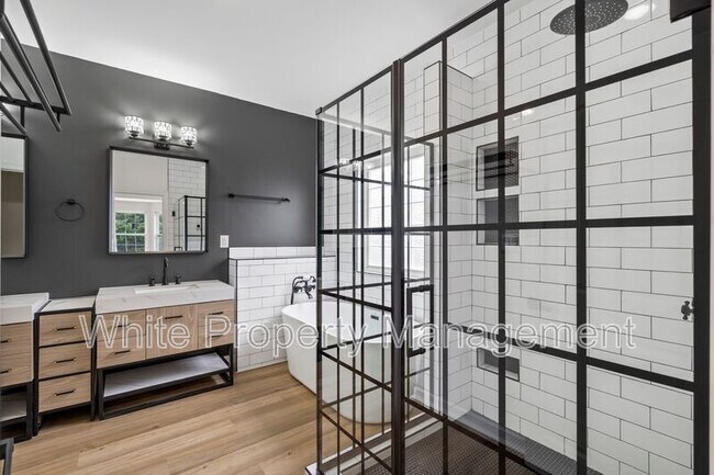 Building Photo - 11012 Southfield Dr