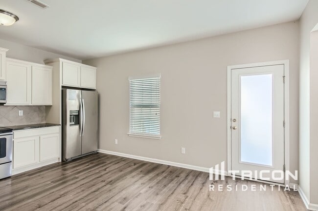 Building Photo - 12553 Druids Glen Dr