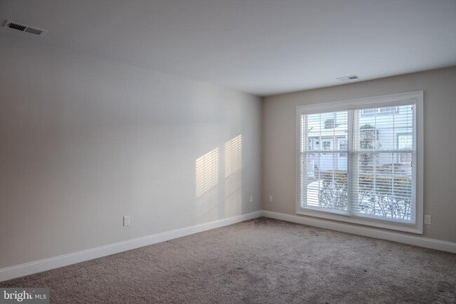 Building Photo - 167 Andover Pl