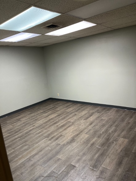 Building Photo - 1000 N 21st St