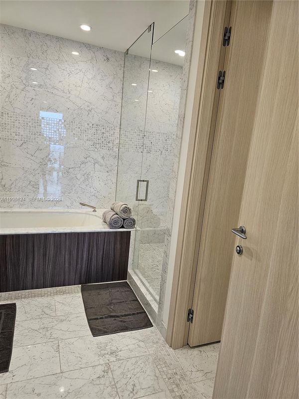 Building Photo - 1000 Brickell Plaza