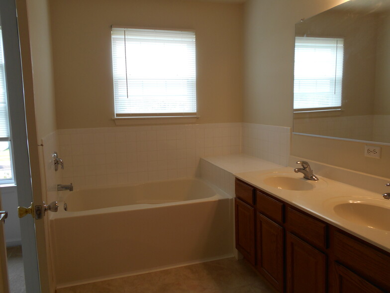 Building Photo - 106 Wood Duck Dr