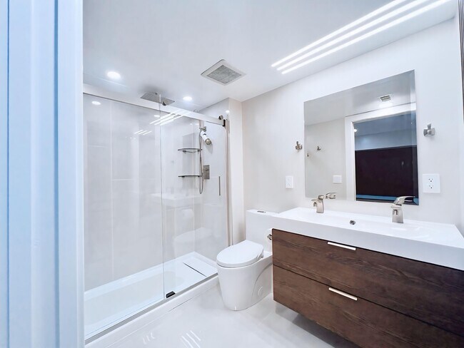 Building Photo - 1731 Presidential Way