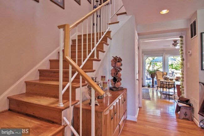 Building Photo - 18 S Pershing Dr