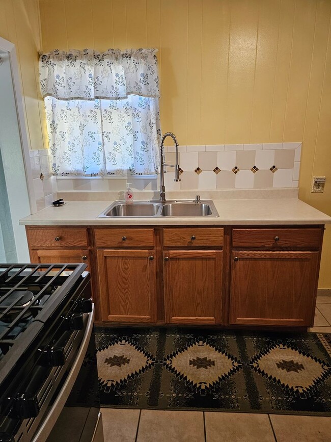 Building Photo - One Bed One Bath House