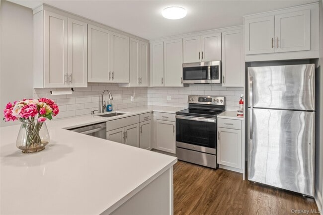 Building Photo - 17 N William St