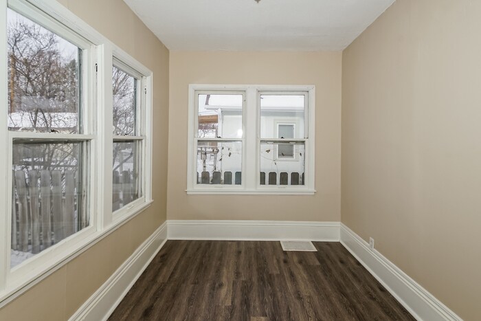 Building Photo - 4042 Clinton Ave