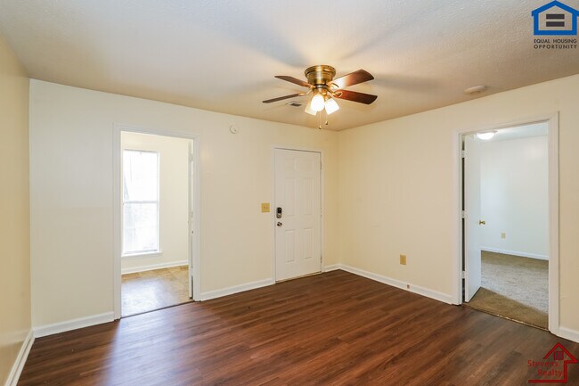 Building Photo - 824 Bybee Branch Rd