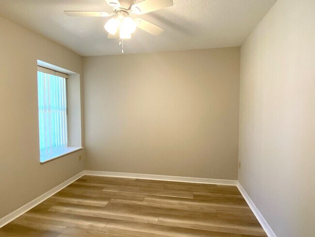 Building Photo - Two Bedroom Pelican BayTownhome