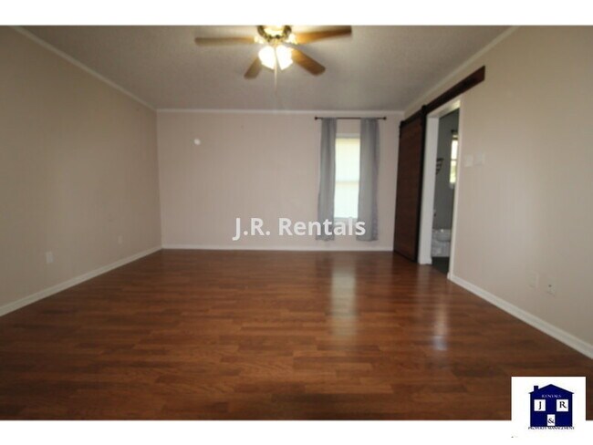 Building Photo - 616 Manning Dr