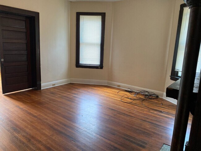 Building Photo - 339 Park Ave