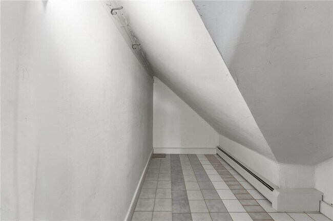 Building Photo - 686 Hope St