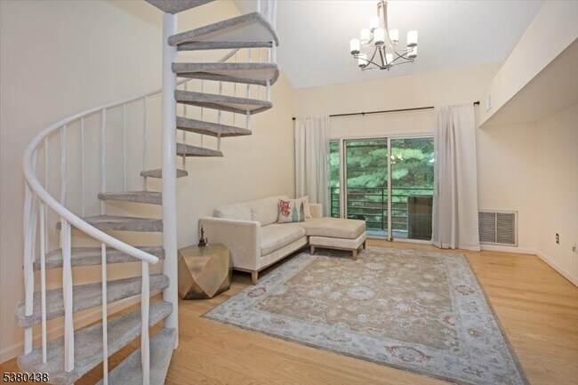 Building Photo - 41 Mt Kemble Ave