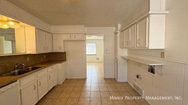 Building Photo - 2304 40th St