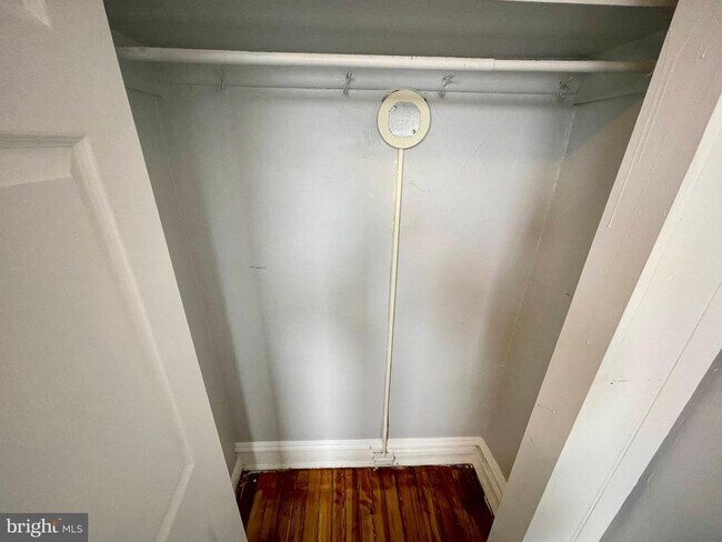 Building Photo - 307 Dolphin St