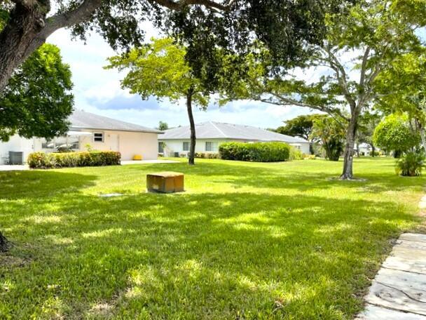 Building Photo - 1202 S Drive Cir