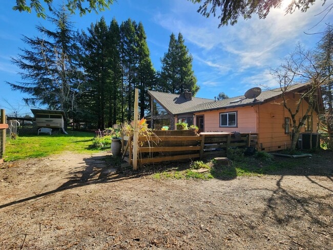 Building Photo - 3 Bedroom Country Home
