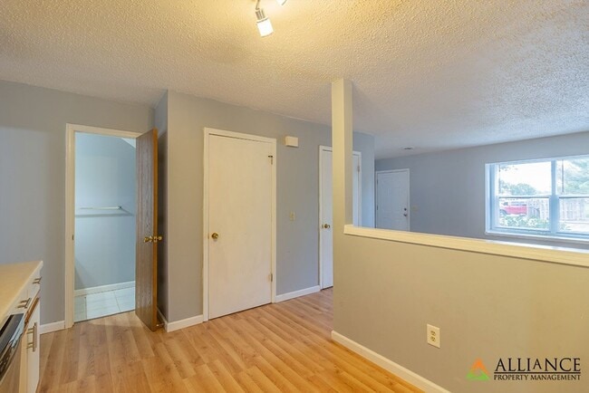 Building Photo - Recently Updated!