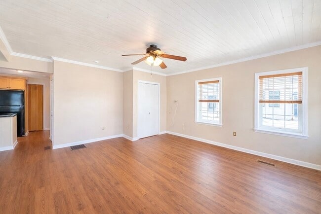 Building Photo - 100 Water St