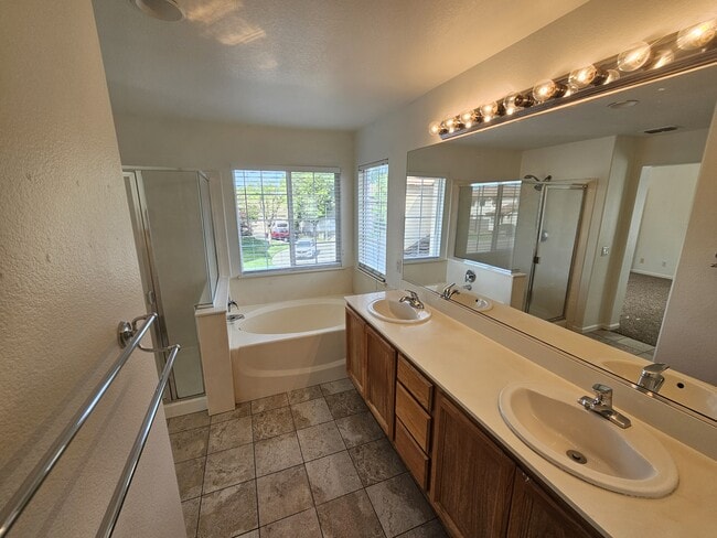 Building Photo - 35 Klondike Ct