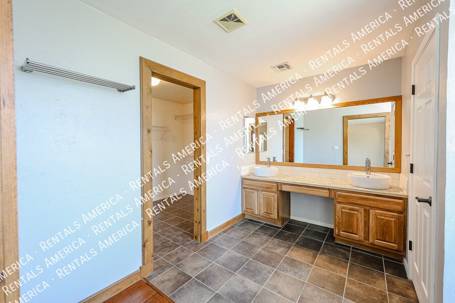 Building Photo - 23808 N Tayrien Ln
