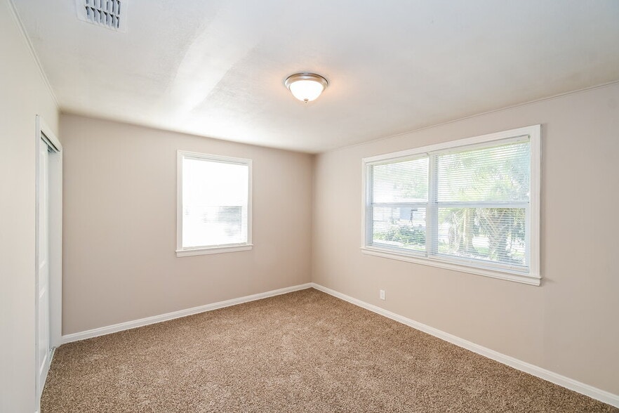 Building Photo - 5405 Sharon Terrace