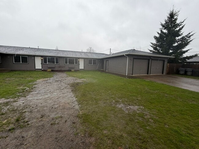 Building Photo - Newly Remodeled Large 2 Bedroom!