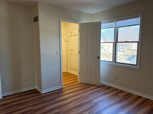 Building Photo - 411 Richards St