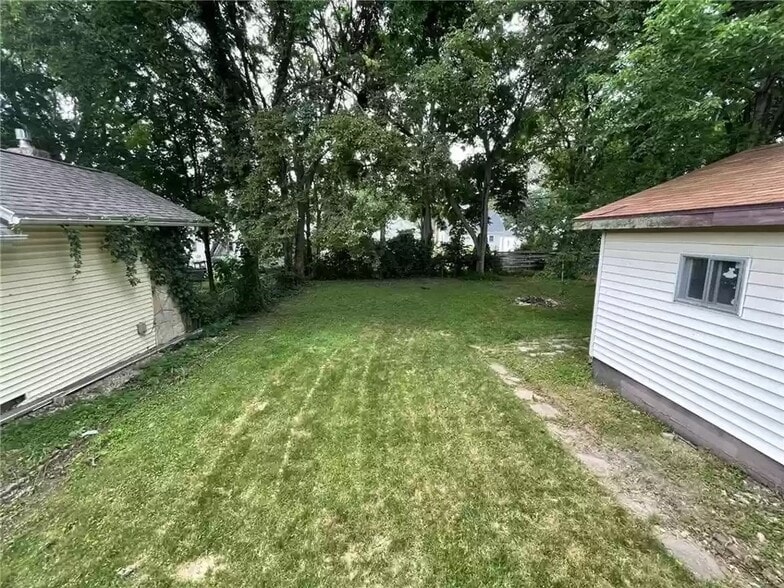 Lawn - 125 10th Ave SE