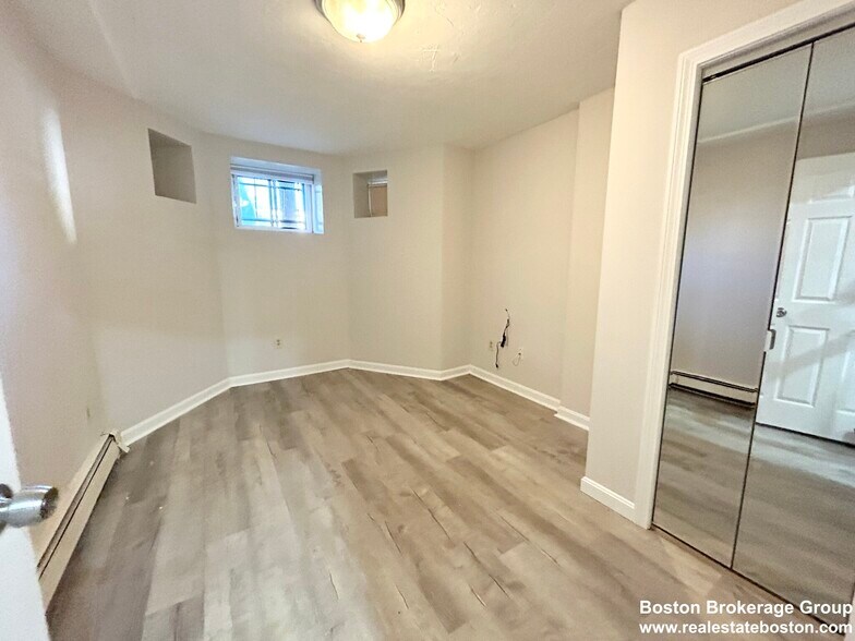 Building Photo - 88 Hammond St