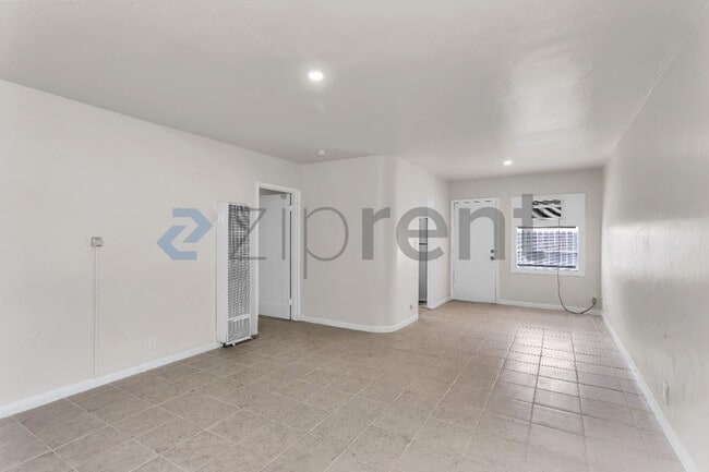 Building Photo - Unit 5