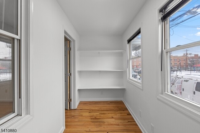 Building Photo - 552 Franklin St