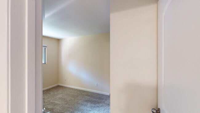 Building Photo - 18163 Happy Ln