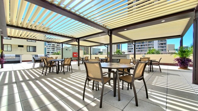 Building Photo - 2211 Ala Wai Blvd