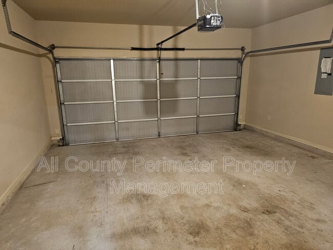 Building Photo - 6390 Elmshorn Way