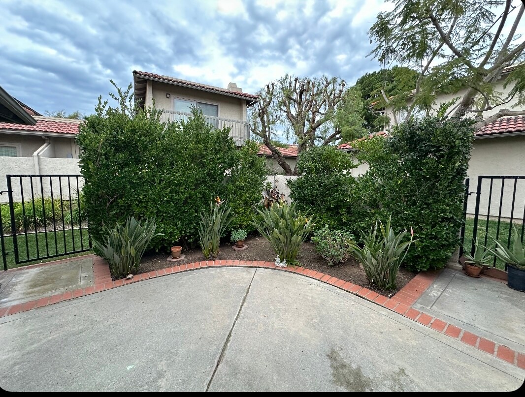 Building Photo - 31908 Del Cielo Este